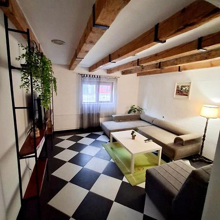 Downtown Apartment Ni Eksteriør billede