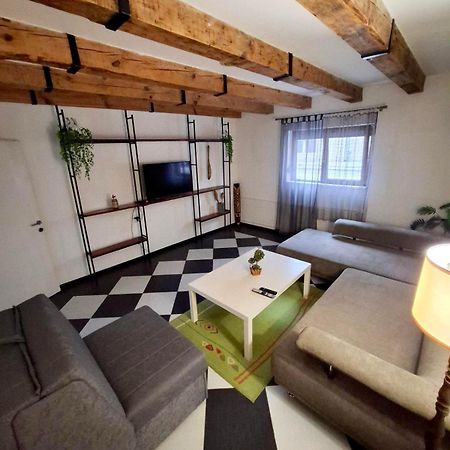 Downtown Apartment Ni Eksteriør billede