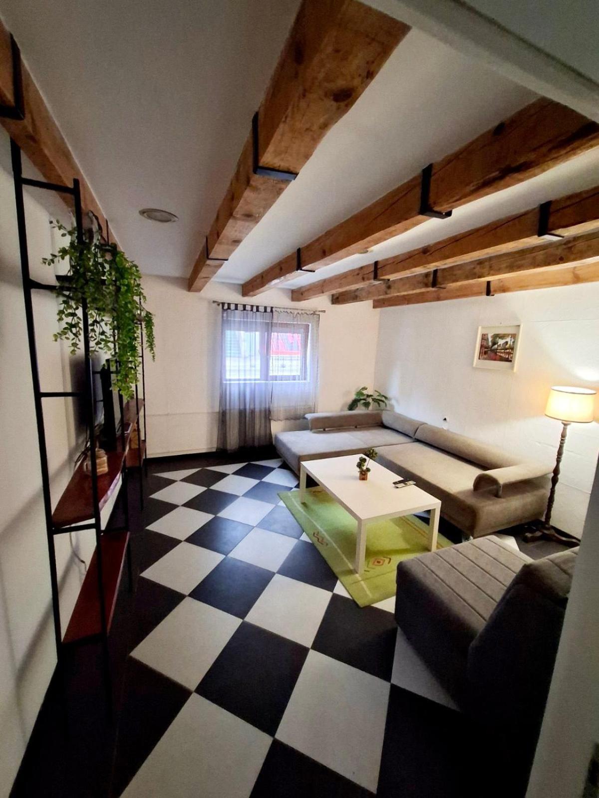 Downtown Apartment Ni Eksteriør billede