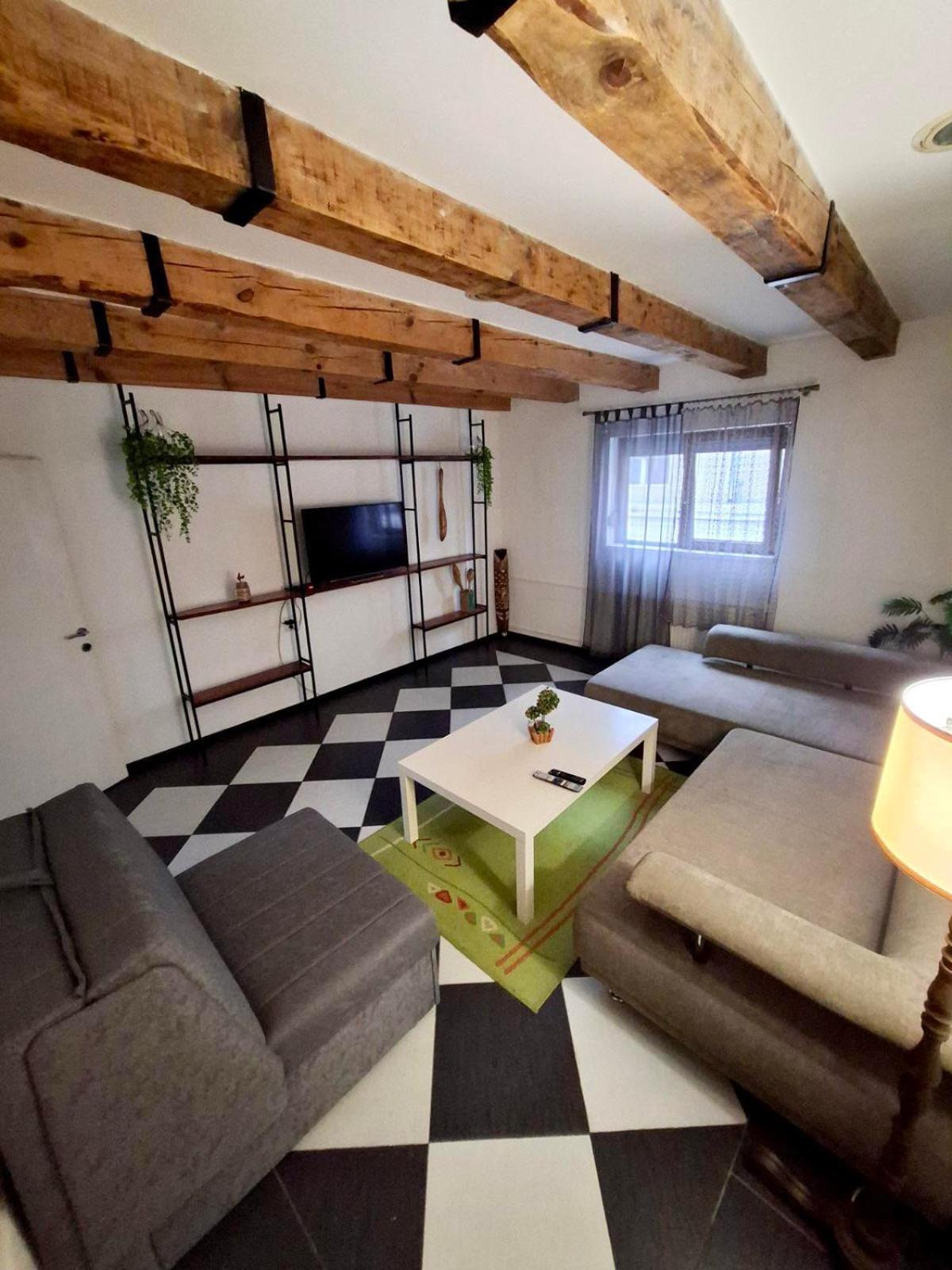 Downtown Apartment Ni Eksteriør billede